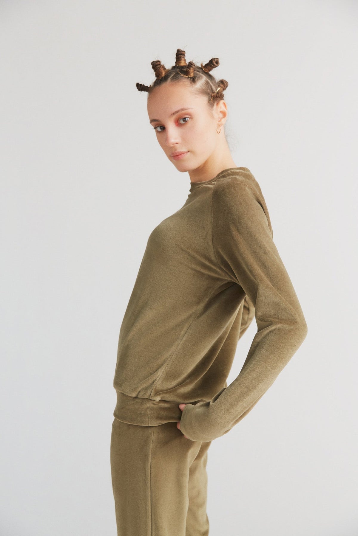 Women's Velour Sweatshirt, Olive — Leela Cotton, view 3